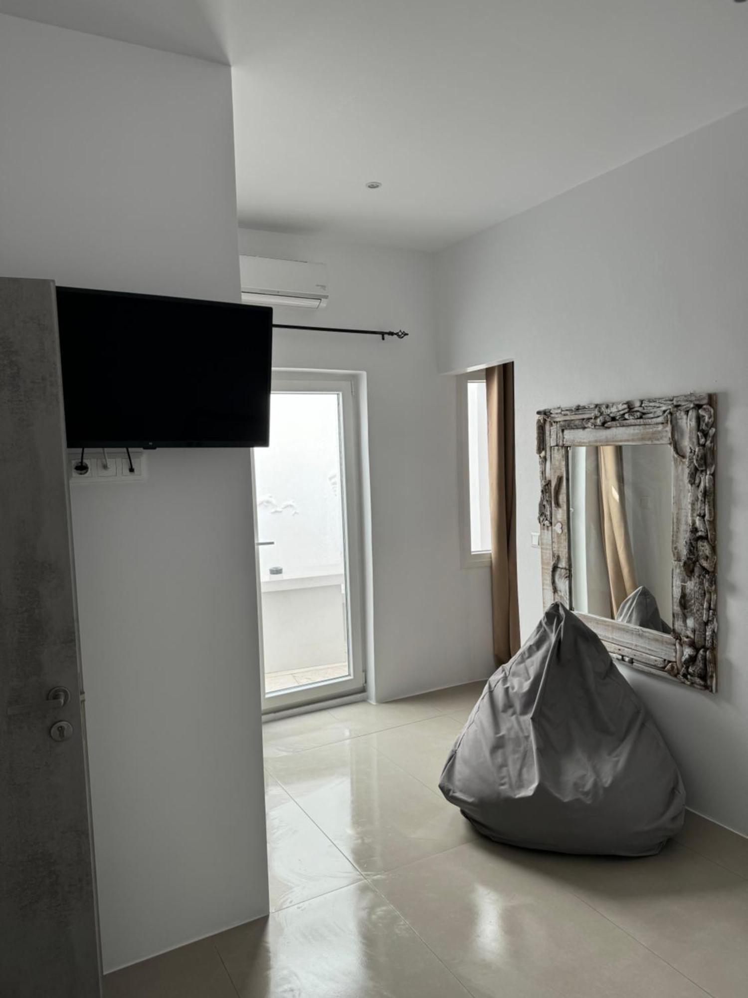 Madaky Hotel ナウサ エクステリア 写真
